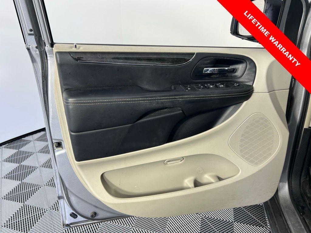used 2013 Chrysler Town & Country car