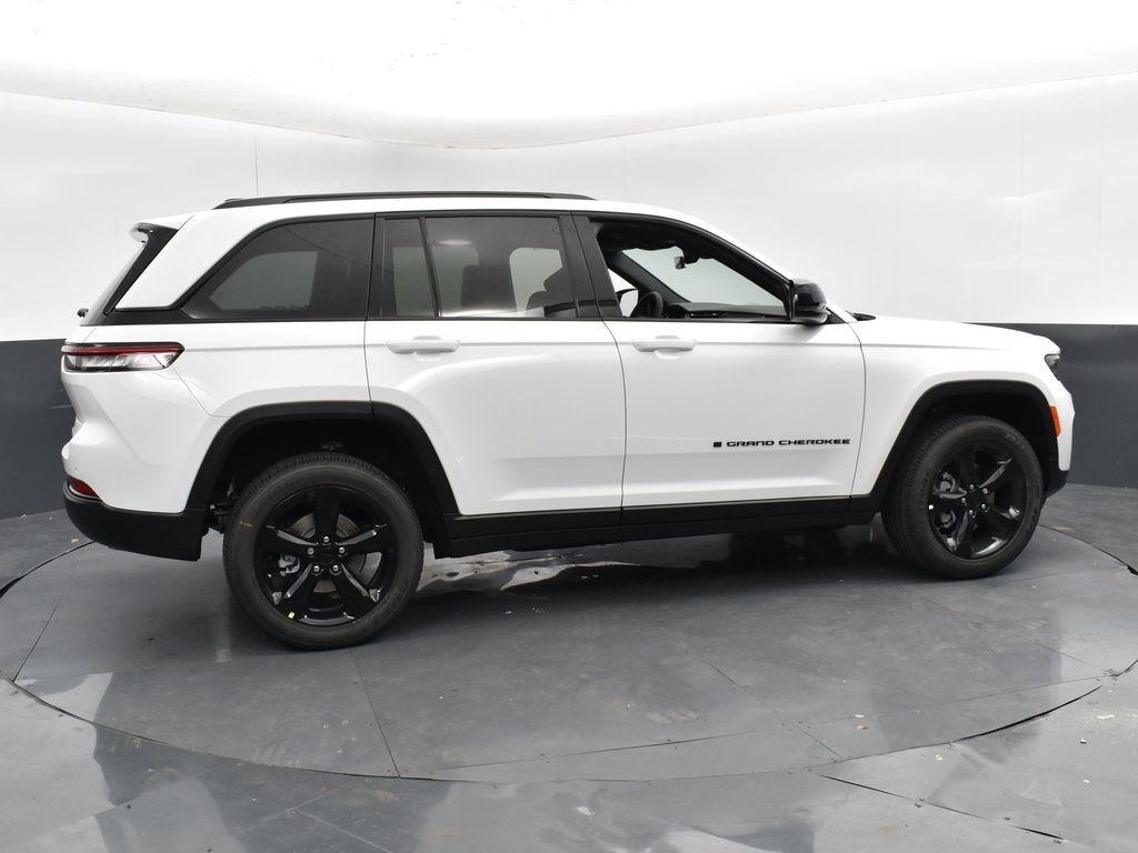 new 2025 Jeep Grand Cherokee car, priced at $35,580