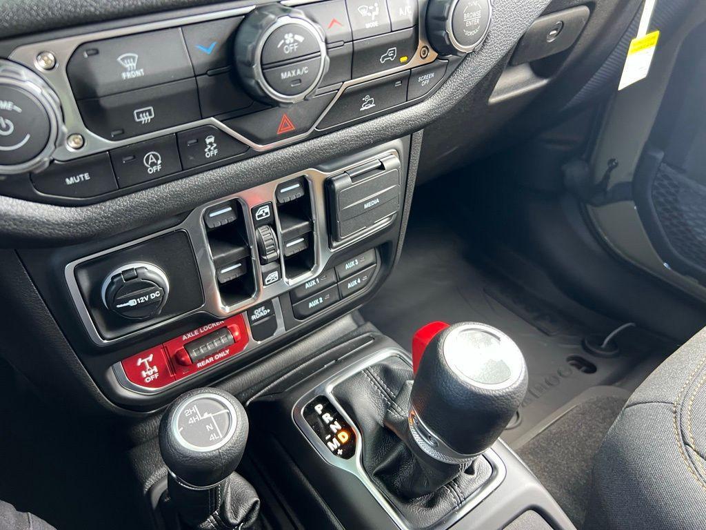 new 2025 Jeep Wrangler car, priced at $43,575