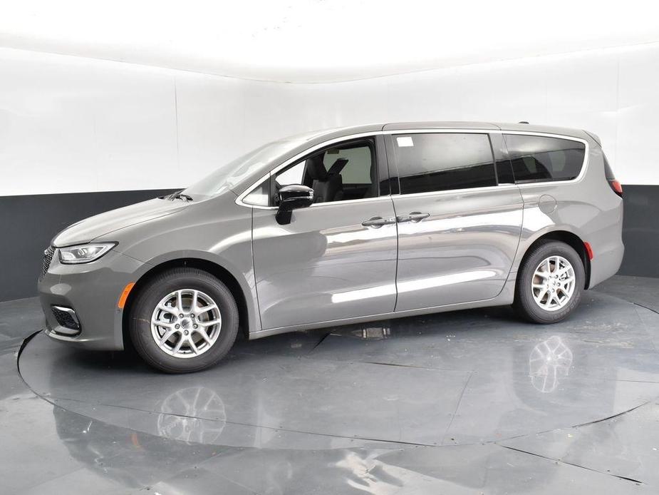 new 2025 Chrysler Pacifica car