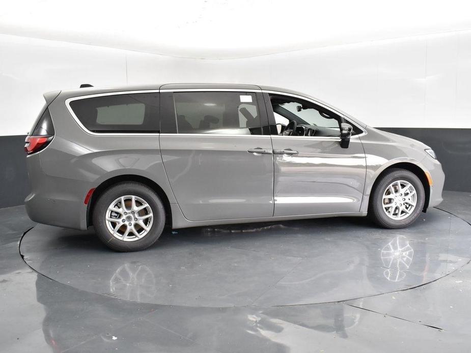 new 2025 Chrysler Pacifica car