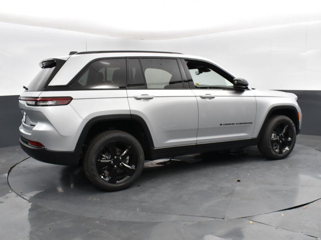 new 2025 Jeep Grand Cherokee car, priced at $41,020