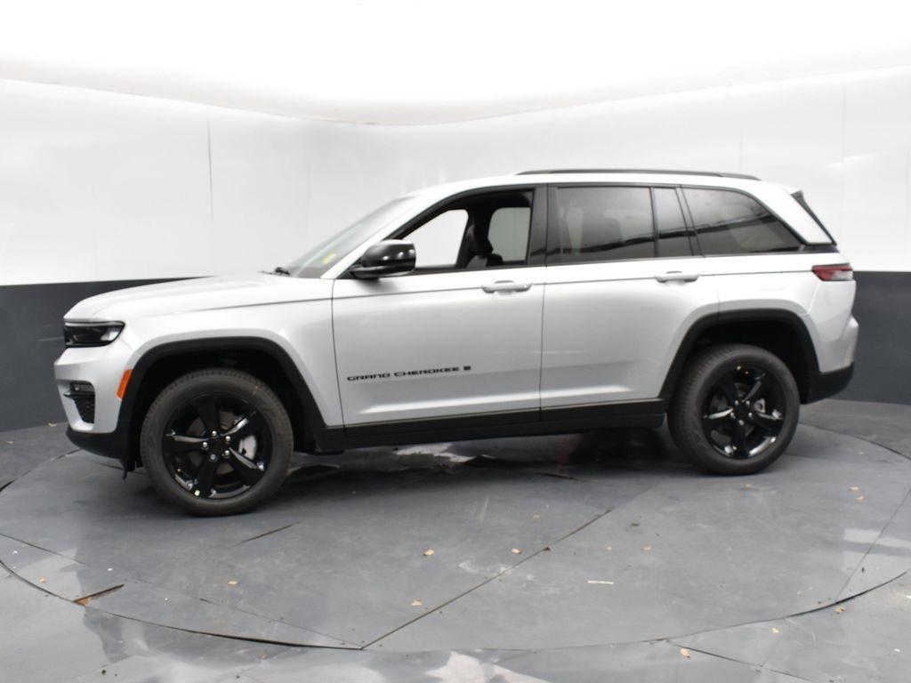 new 2025 Jeep Grand Cherokee car, priced at $41,020