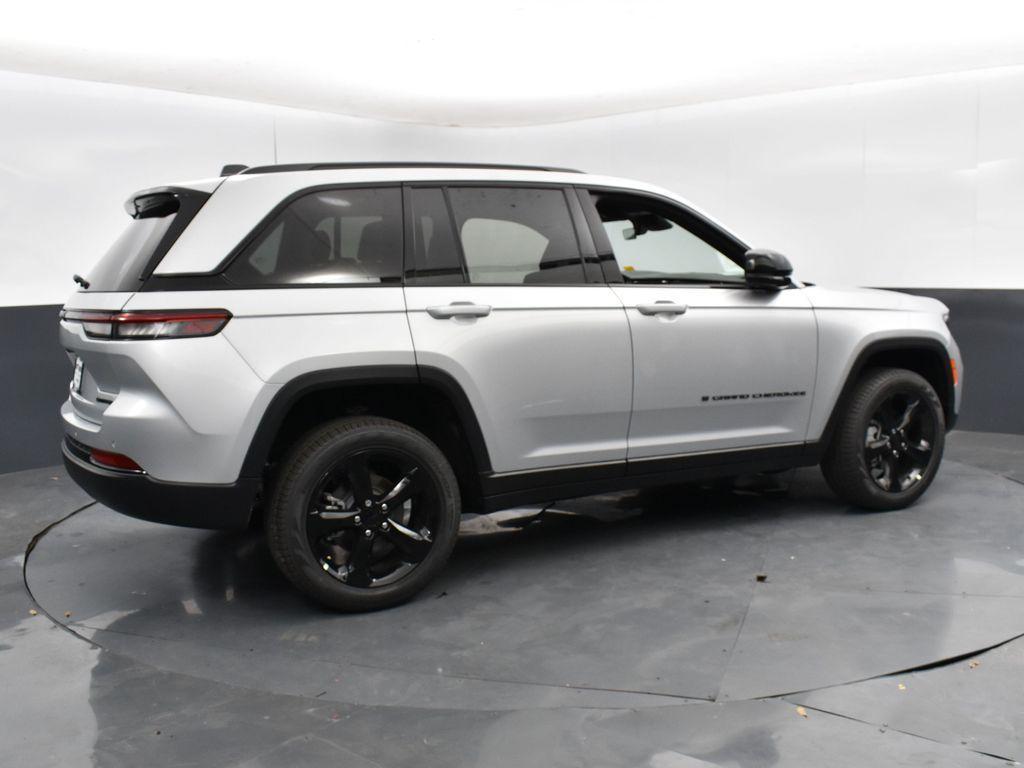 new 2025 Jeep Grand Cherokee car, priced at $42,020