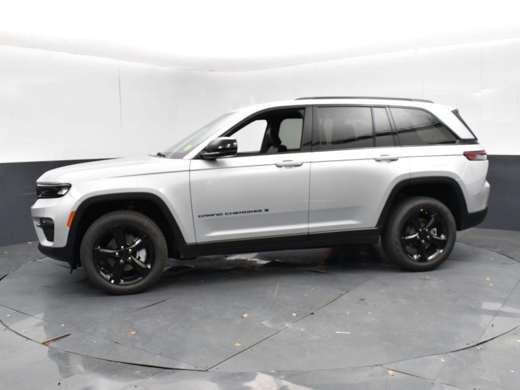 new 2025 Jeep Grand Cherokee car, priced at $42,020