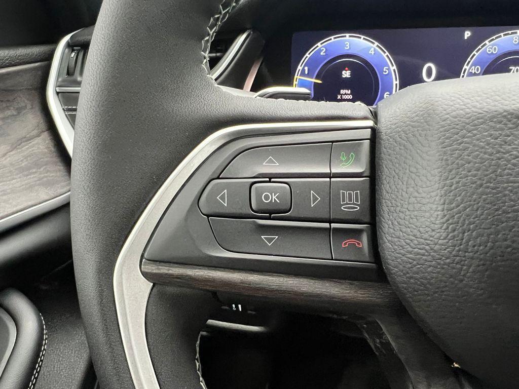 new 2025 Jeep Grand Cherokee car, priced at $42,020