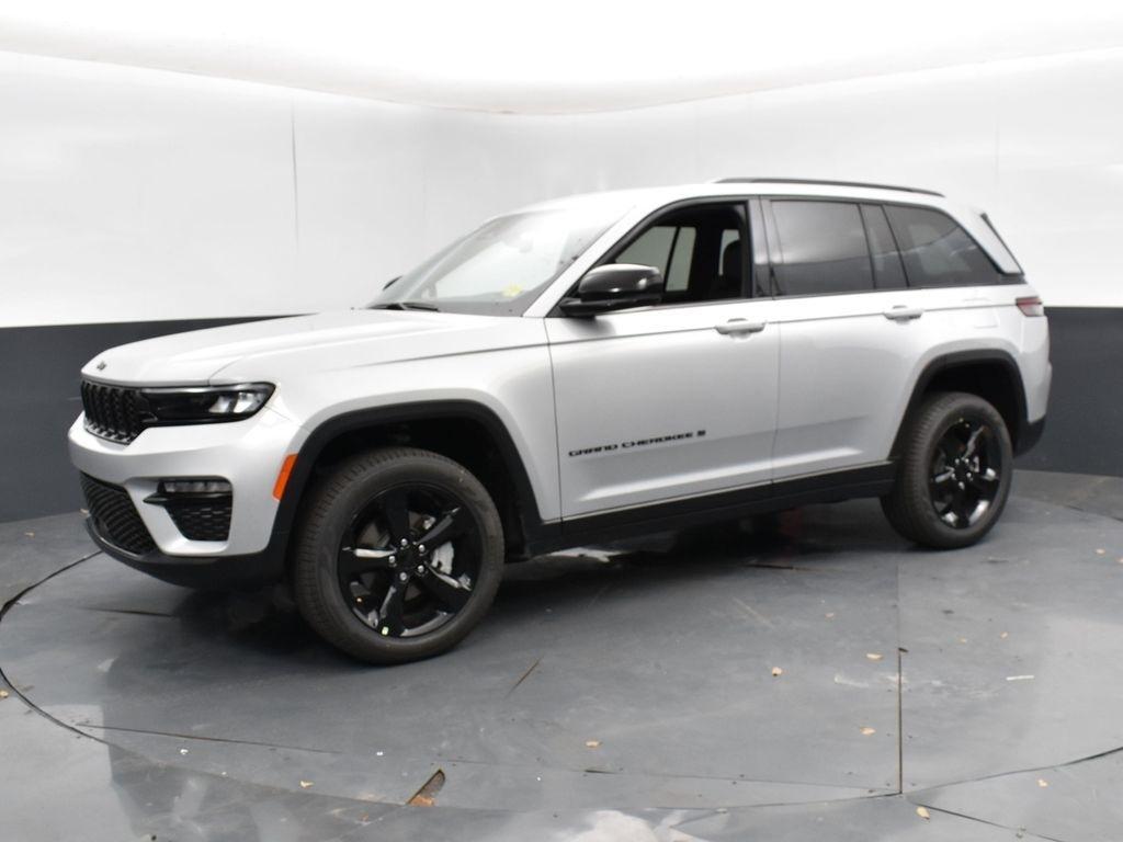 new 2025 Jeep Grand Cherokee car, priced at $41,020