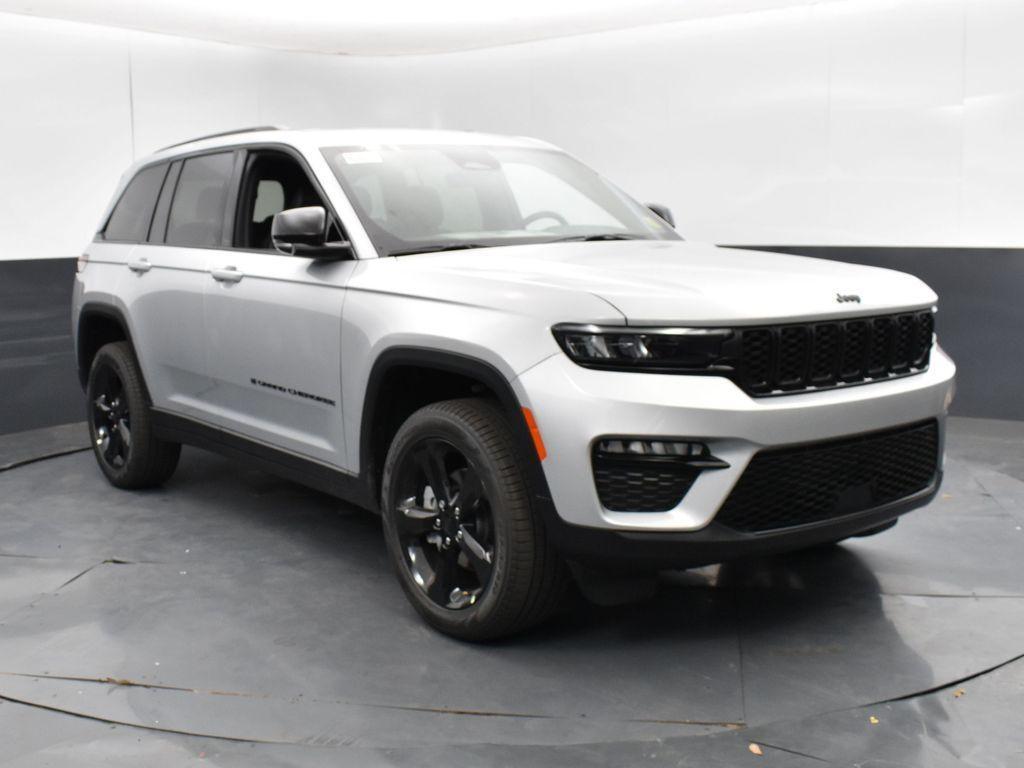 new 2025 Jeep Grand Cherokee car, priced at $42,020