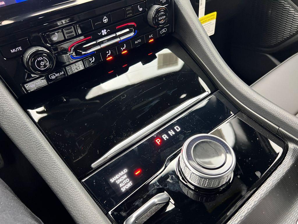 new 2025 Jeep Grand Cherokee car, priced at $42,020
