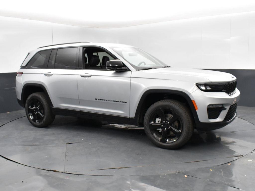 new 2025 Jeep Grand Cherokee car, priced at $41,020