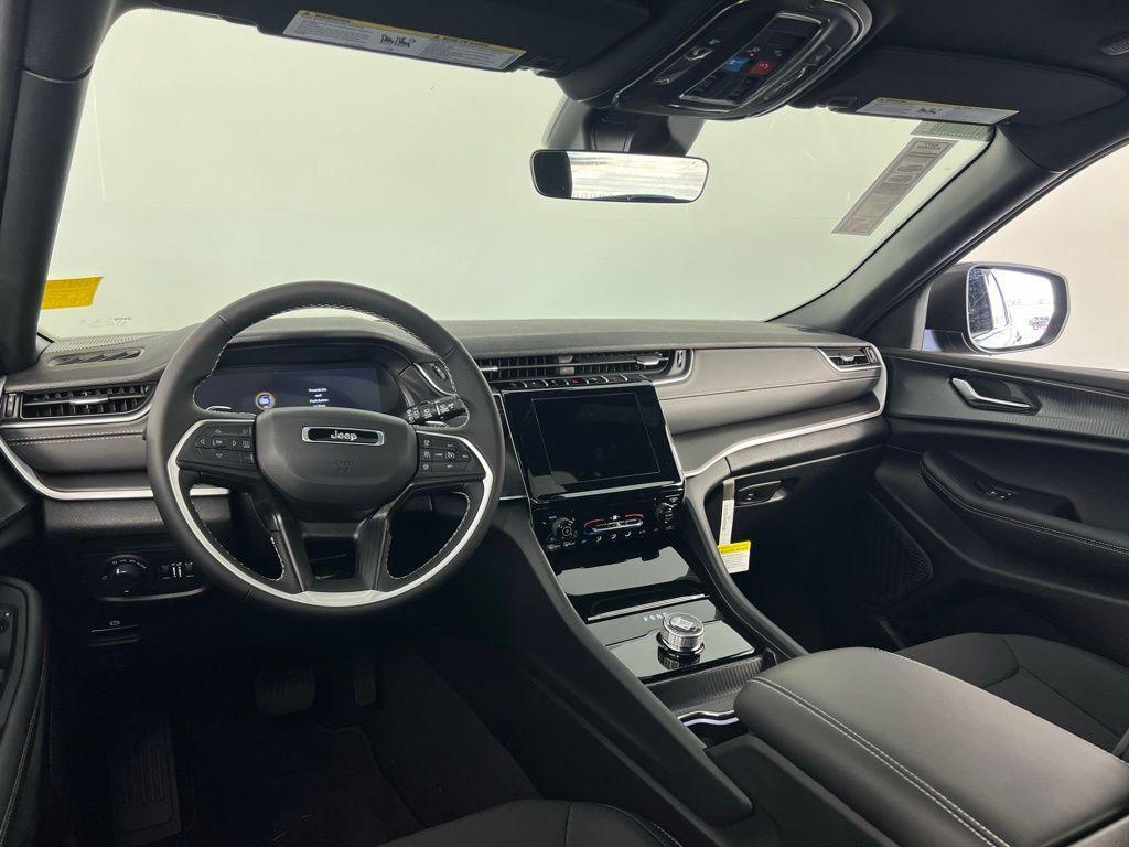 new 2025 Jeep Grand Cherokee car, priced at $28,375