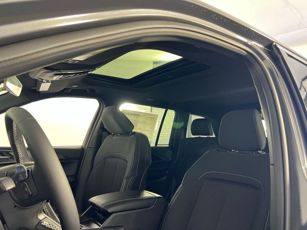 new 2025 Jeep Grand Cherokee car, priced at $28,375