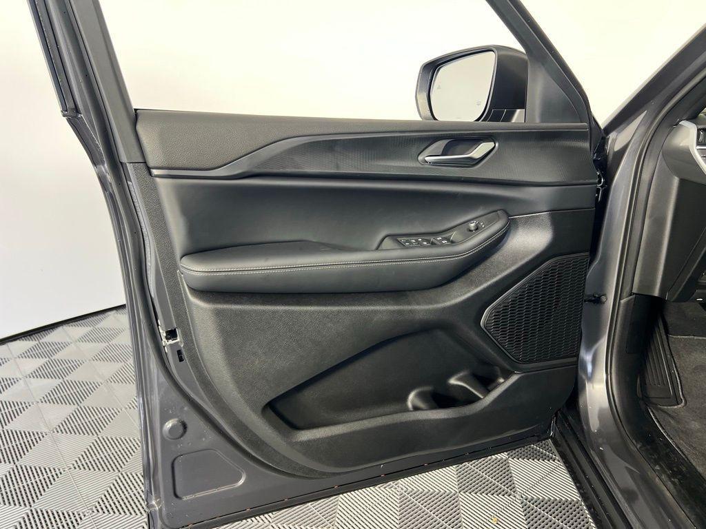 new 2025 Jeep Grand Cherokee car, priced at $28,375