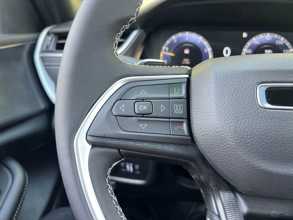 new 2025 Jeep Grand Cherokee car, priced at $28,375