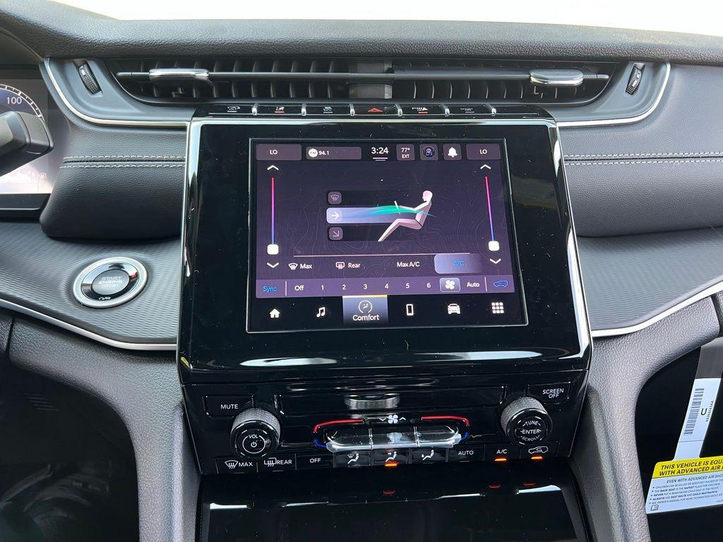 new 2025 Jeep Grand Cherokee car, priced at $28,375