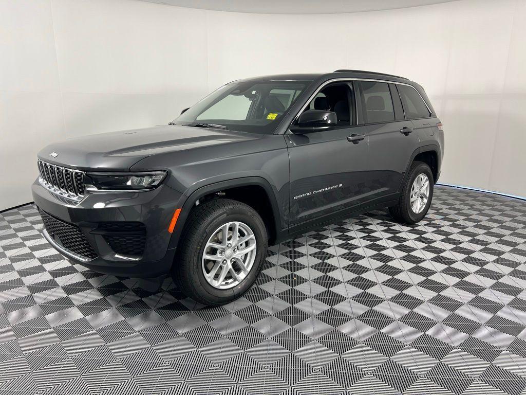 new 2025 Jeep Grand Cherokee car, priced at $28,375