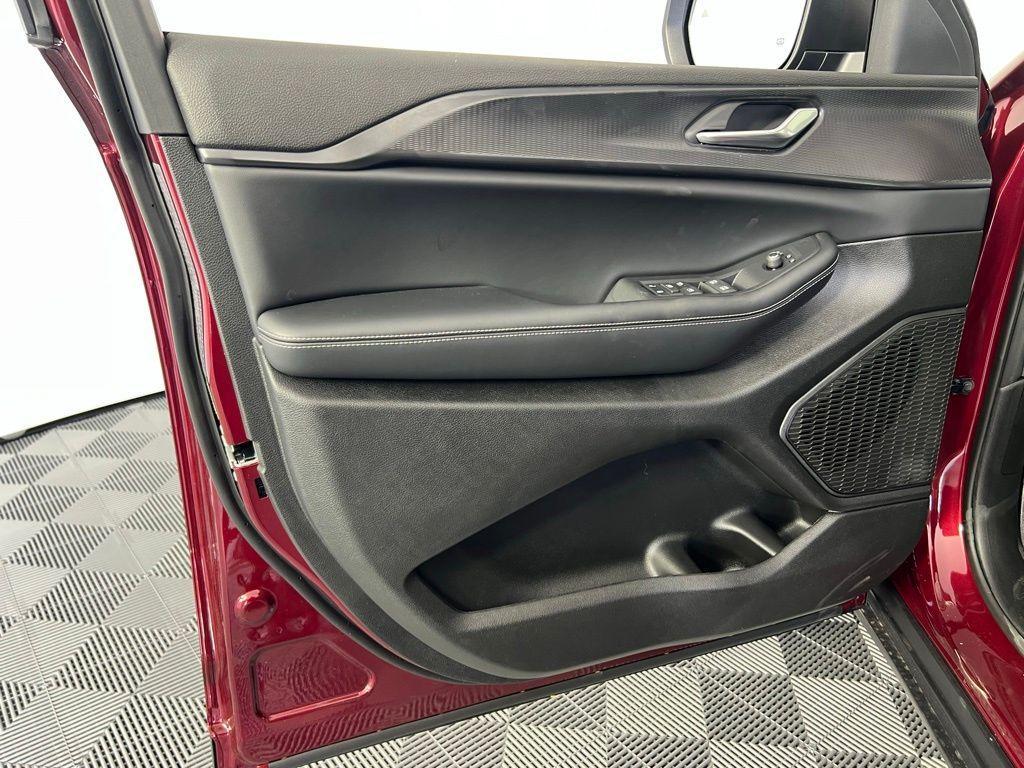 new 2025 Jeep Grand Cherokee L car, priced at $31,125
