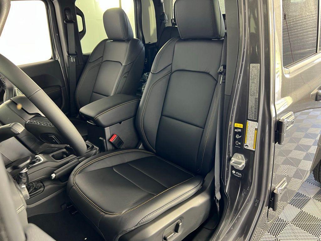 new 2025 Jeep Gladiator car, priced at $46,750