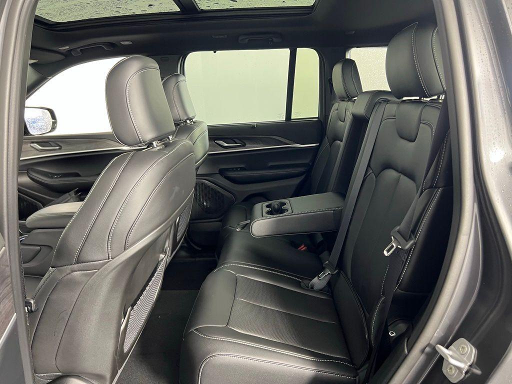 new 2025 Jeep Grand Cherokee car, priced at $46,155