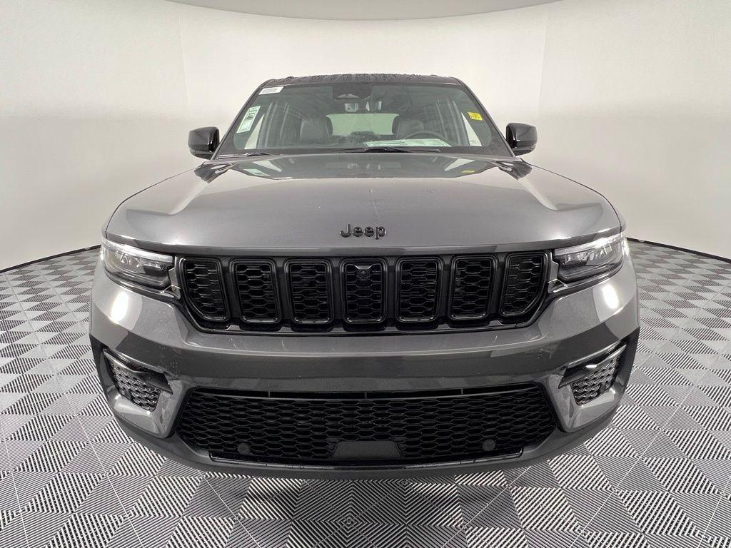 new 2025 Jeep Grand Cherokee car, priced at $46,155