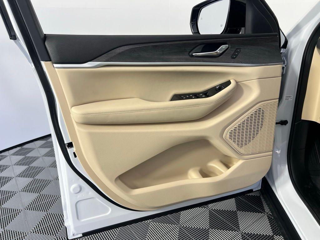 new 2025 Jeep Grand Cherokee L car, priced at $37,875