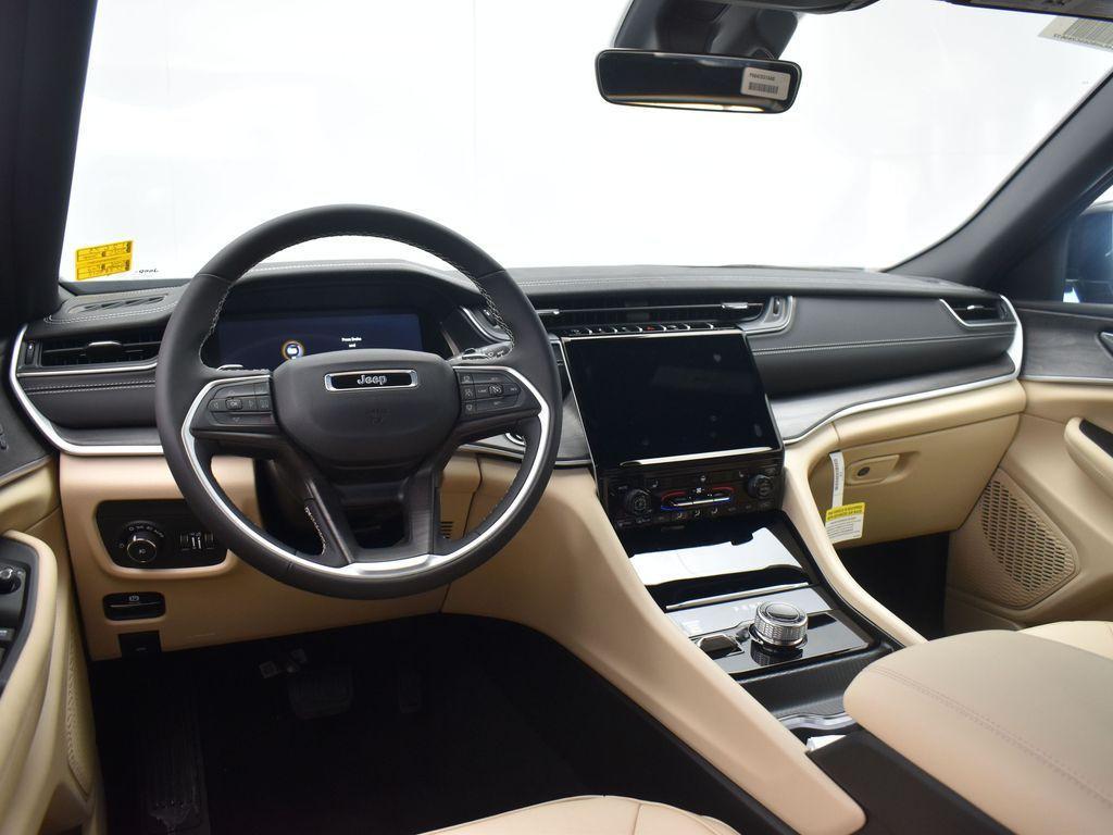 new 2025 Jeep Grand Cherokee car, priced at $42,020