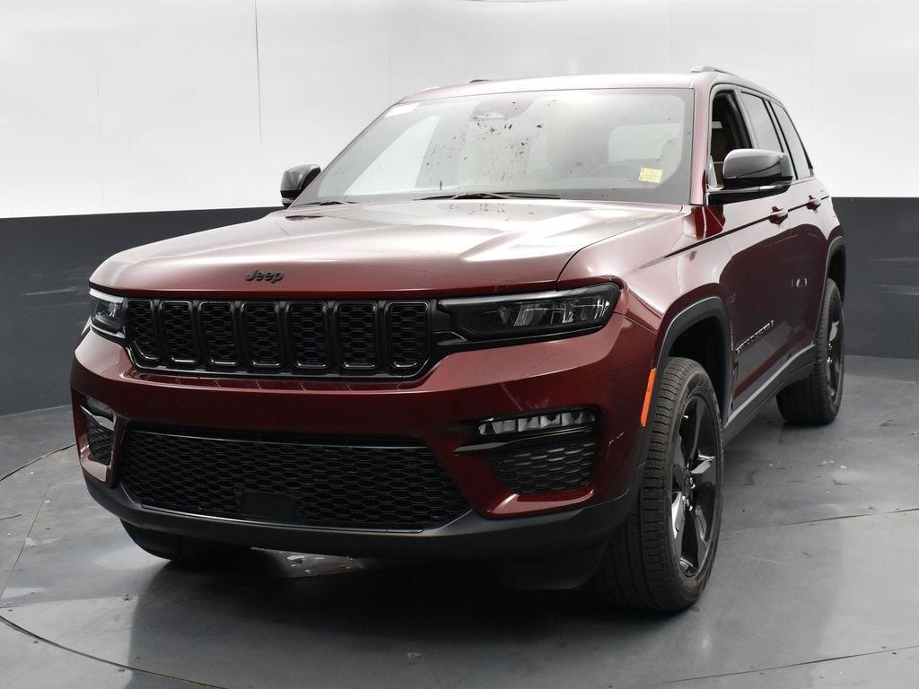 new 2025 Jeep Grand Cherokee car, priced at $40,020