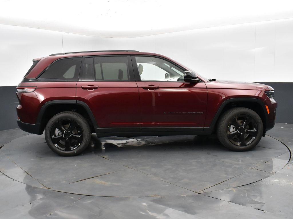 new 2025 Jeep Grand Cherokee car, priced at $40,020