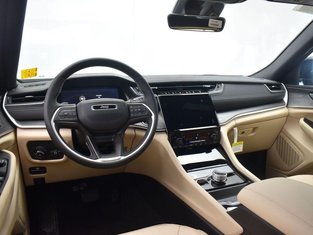 new 2025 Jeep Grand Cherokee car, priced at $37,520