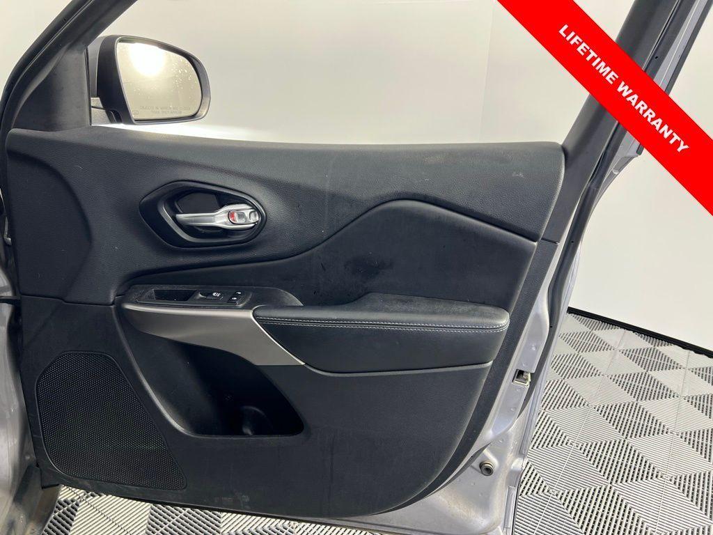 used 2019 Jeep Cherokee car, priced at $13,555