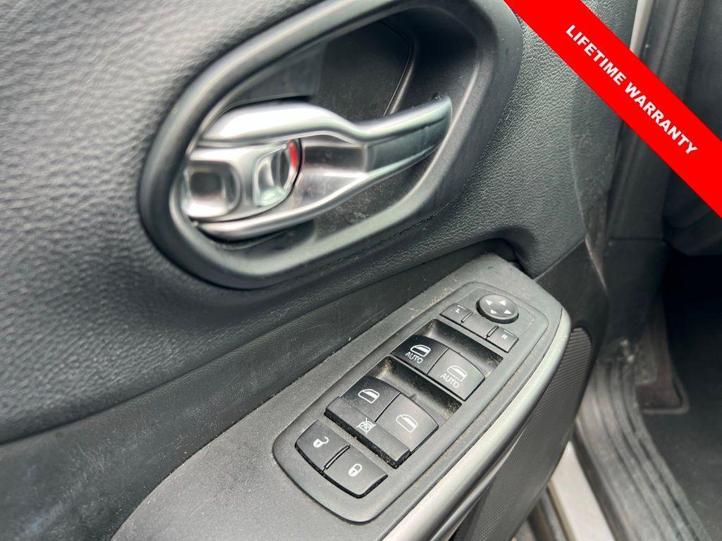 used 2019 Jeep Cherokee car, priced at $13,555