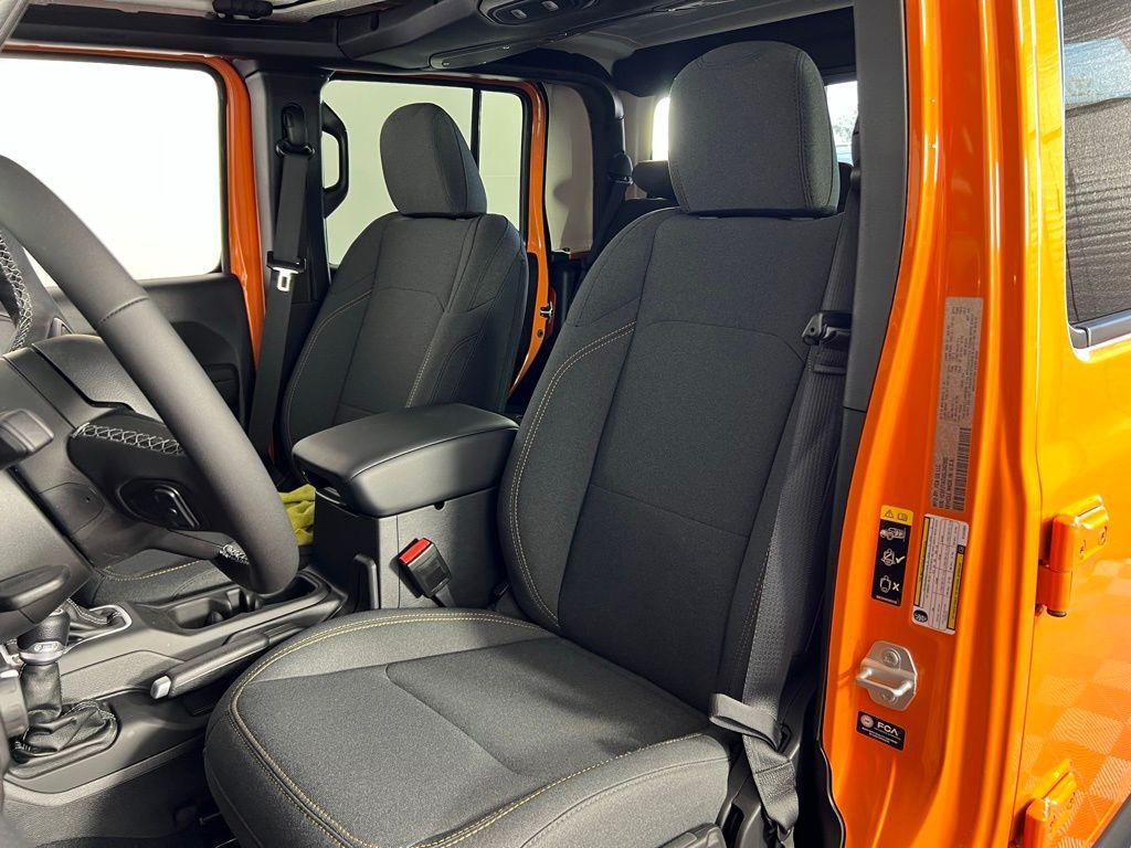 new 2025 Jeep Gladiator car, priced at $43,797