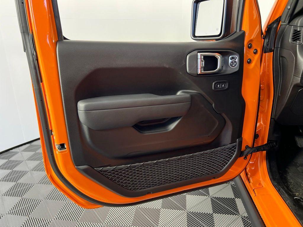 new 2025 Jeep Gladiator car, priced at $43,797