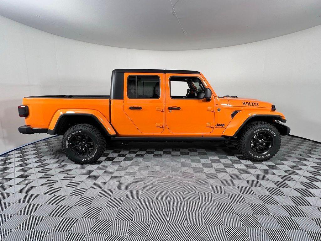 new 2025 Jeep Gladiator car, priced at $43,797