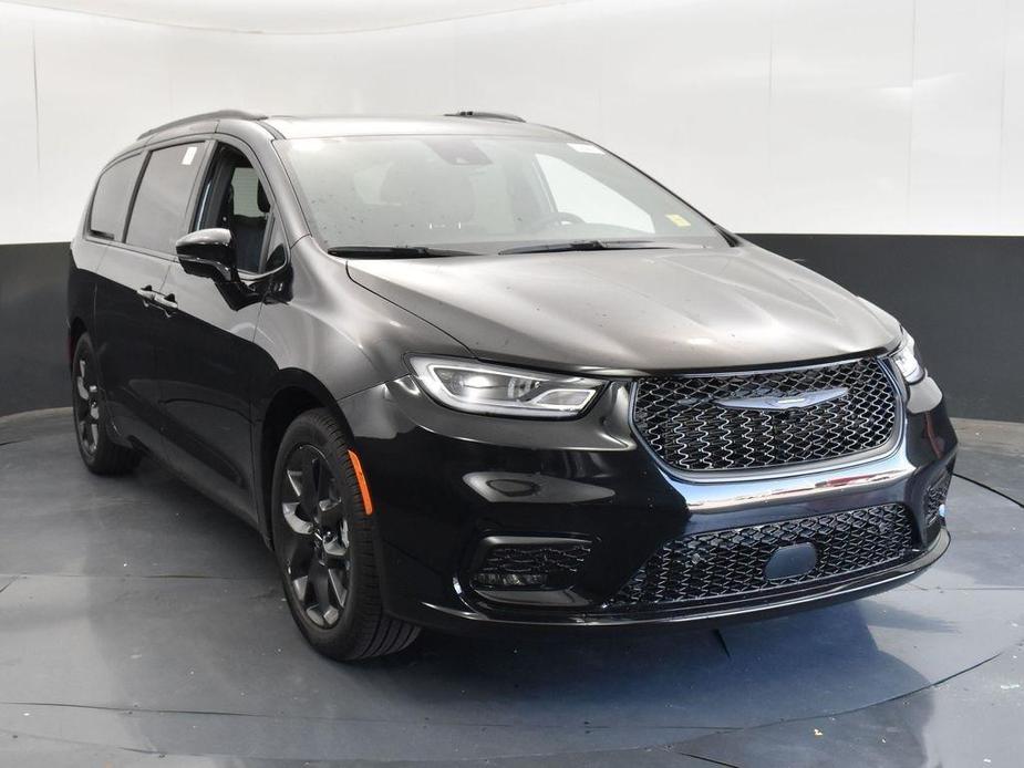 new 2024 Chrysler Pacifica car, priced at $49,235