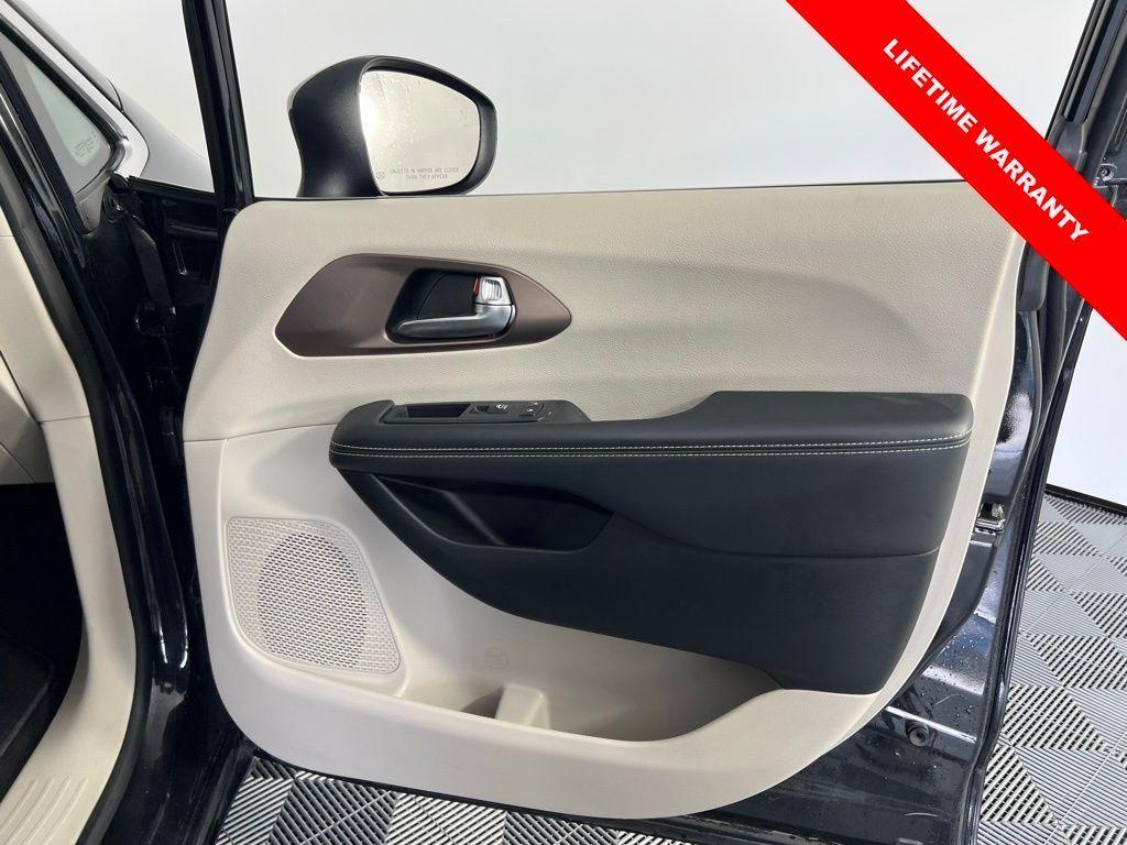 used 2023 Chrysler Voyager car