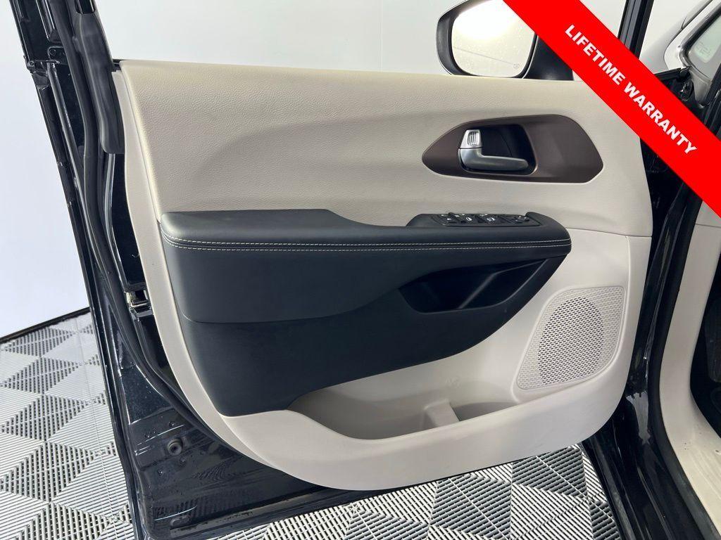 used 2023 Chrysler Voyager car