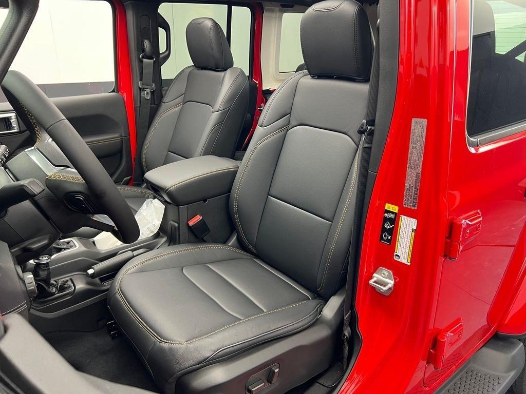 new 2025 Jeep Wrangler car, priced at $53,205