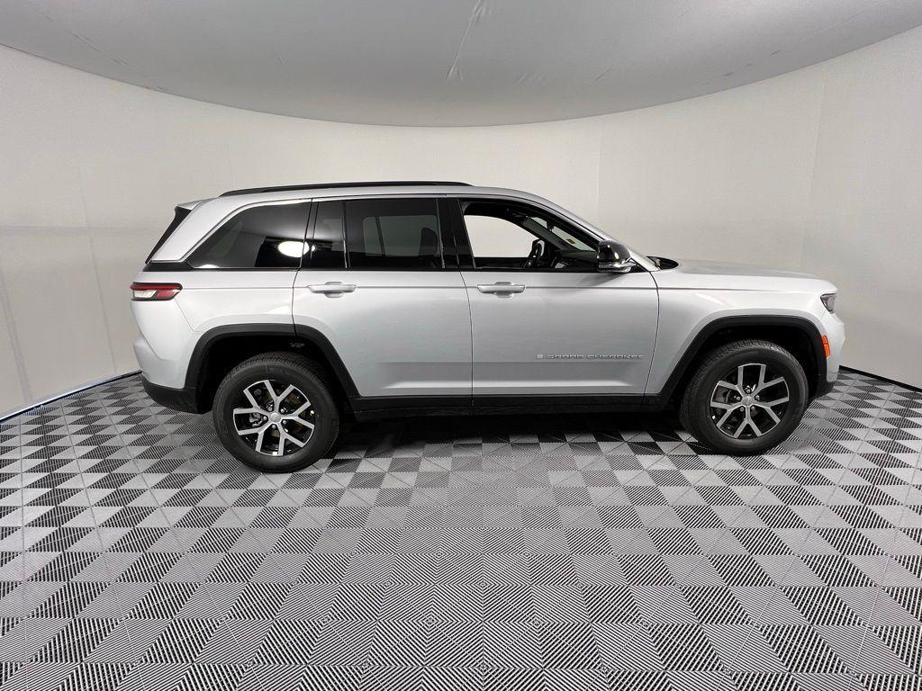 new 2025 Jeep Grand Cherokee car, priced at $36,995