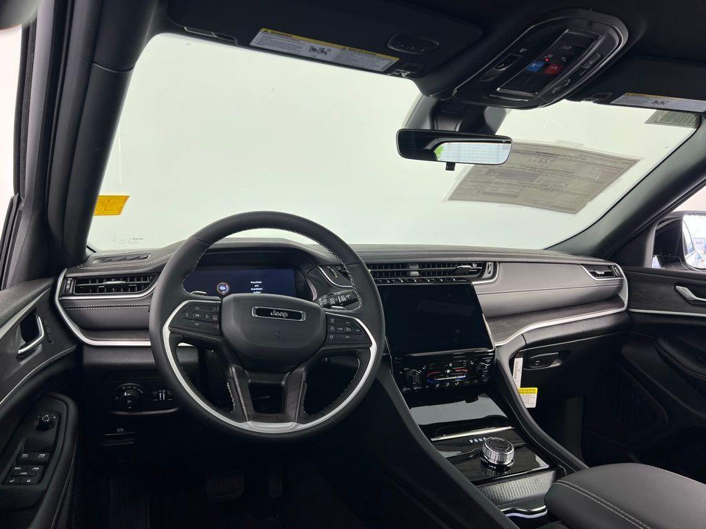 new 2025 Jeep Grand Cherokee car, priced at $36,995