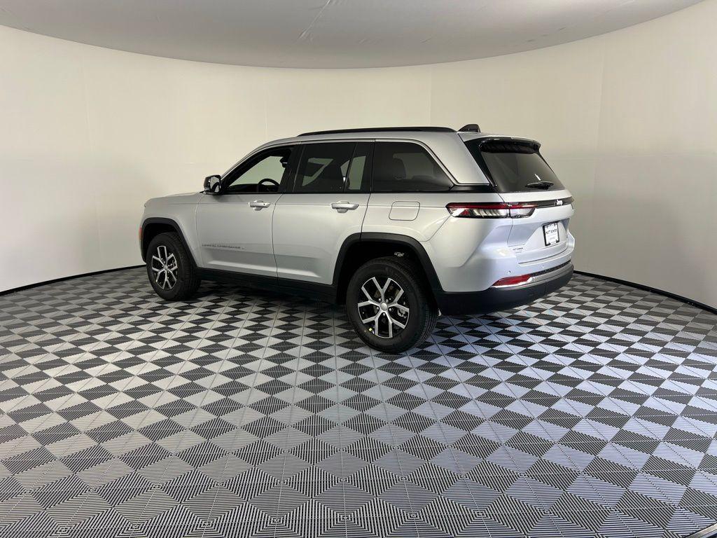 new 2025 Jeep Grand Cherokee car, priced at $36,995
