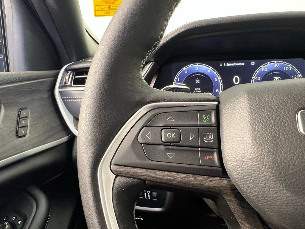 new 2025 Jeep Grand Cherokee car, priced at $36,995