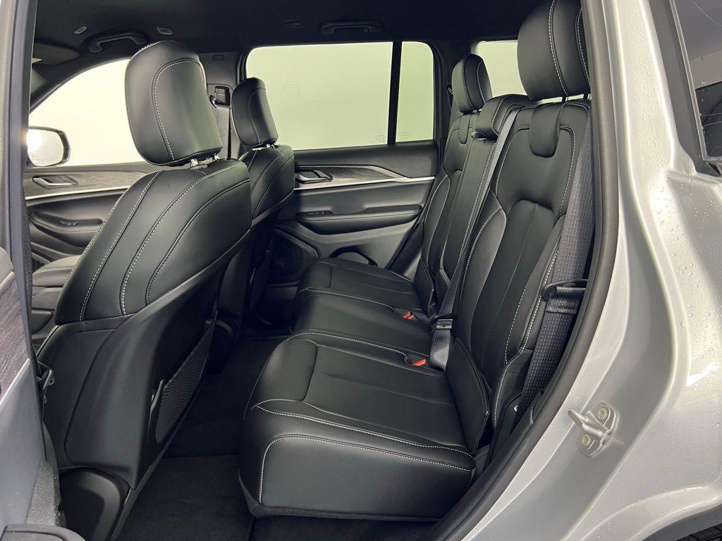 new 2025 Jeep Grand Cherokee car, priced at $36,995