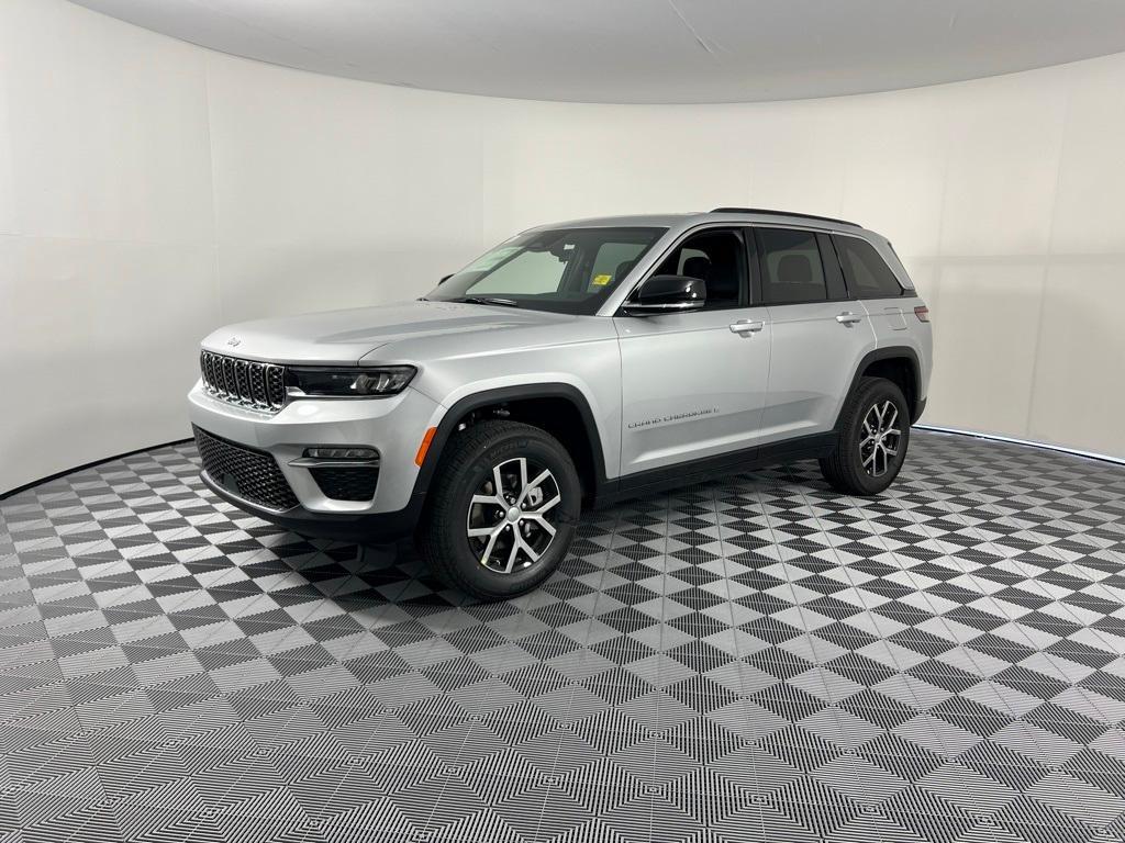 new 2025 Jeep Grand Cherokee car, priced at $35,495
