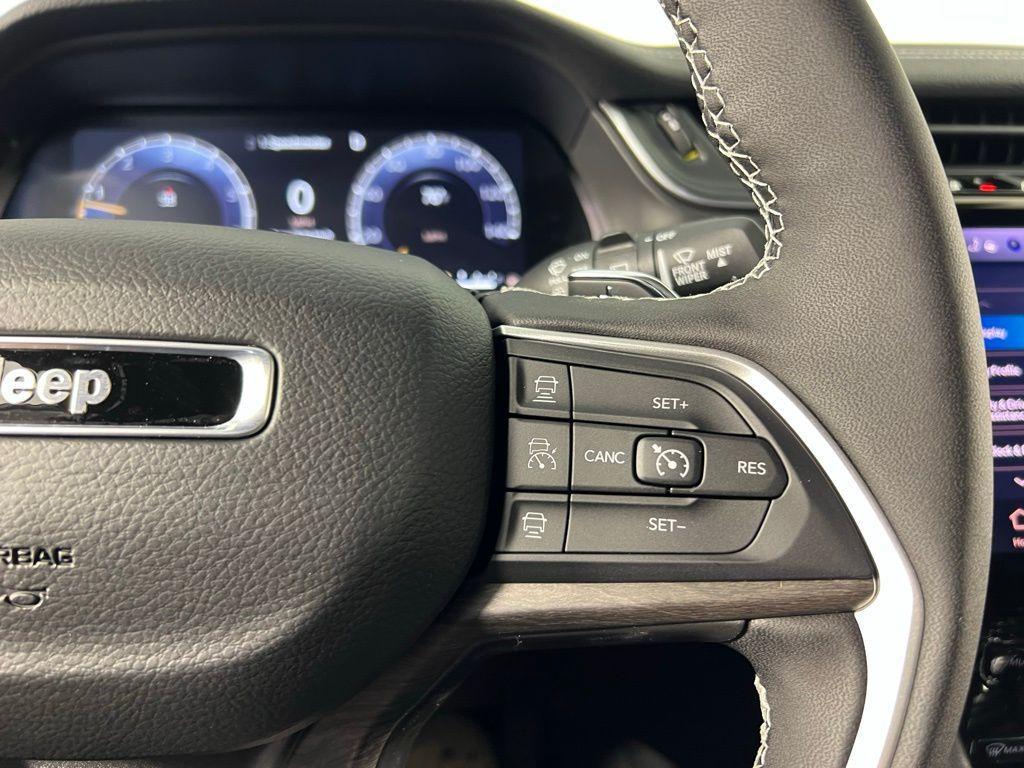 new 2025 Jeep Grand Cherokee car, priced at $36,995