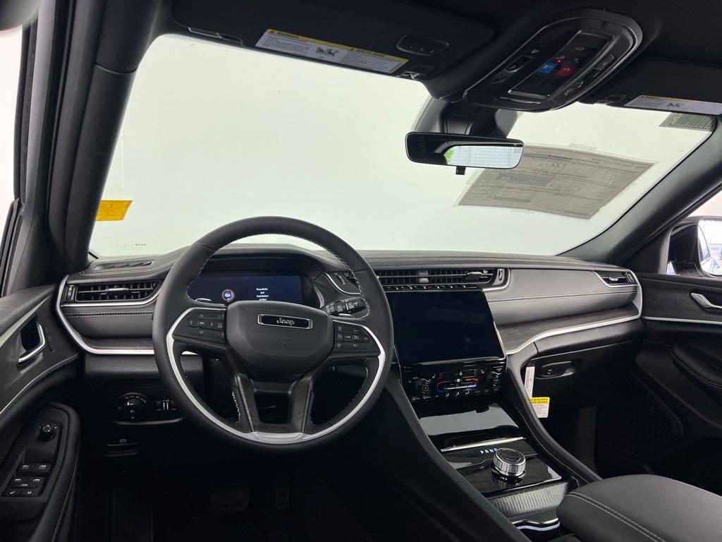 new 2025 Jeep Grand Cherokee car, priced at $35,495