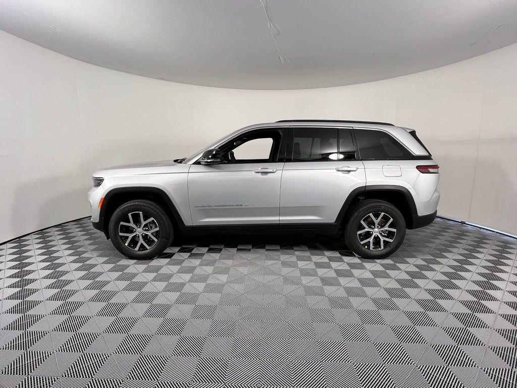 new 2025 Jeep Grand Cherokee car, priced at $36,995