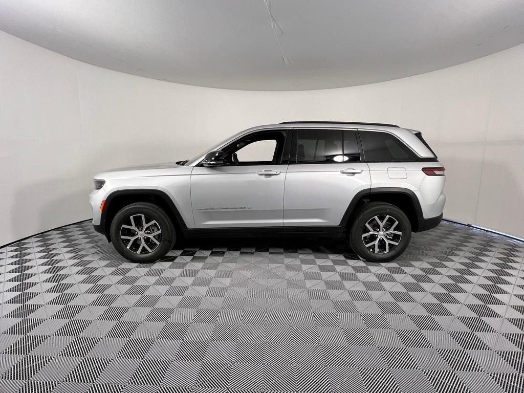 new 2025 Jeep Grand Cherokee car, priced at $35,495