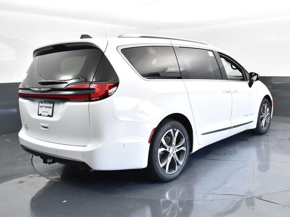 new 2025 Chrysler Pacifica car