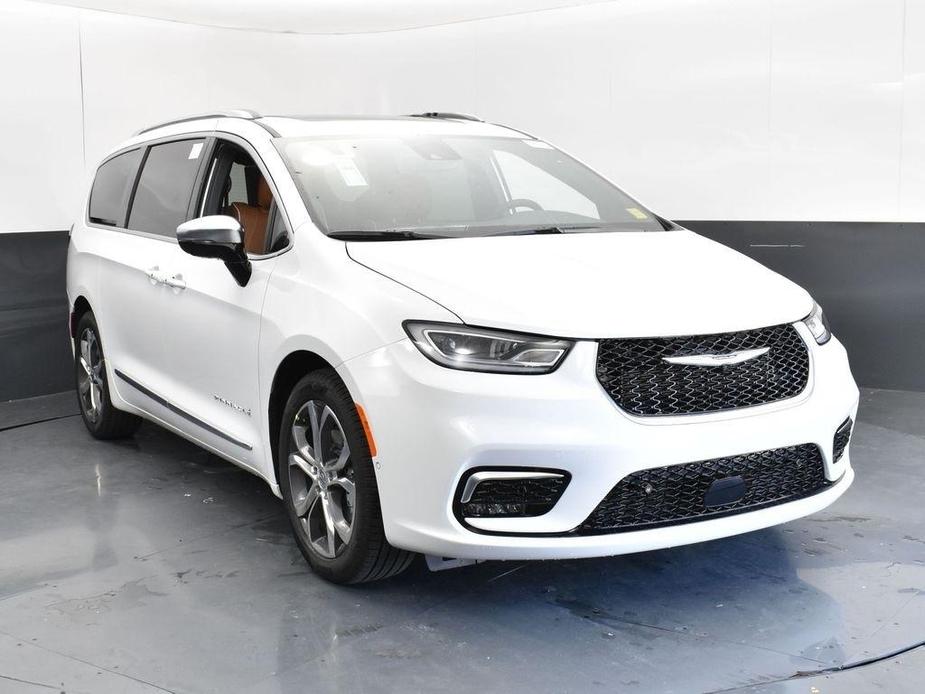 new 2025 Chrysler Pacifica car